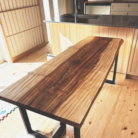 栃一枚板　ご新築のダイニングへ納品